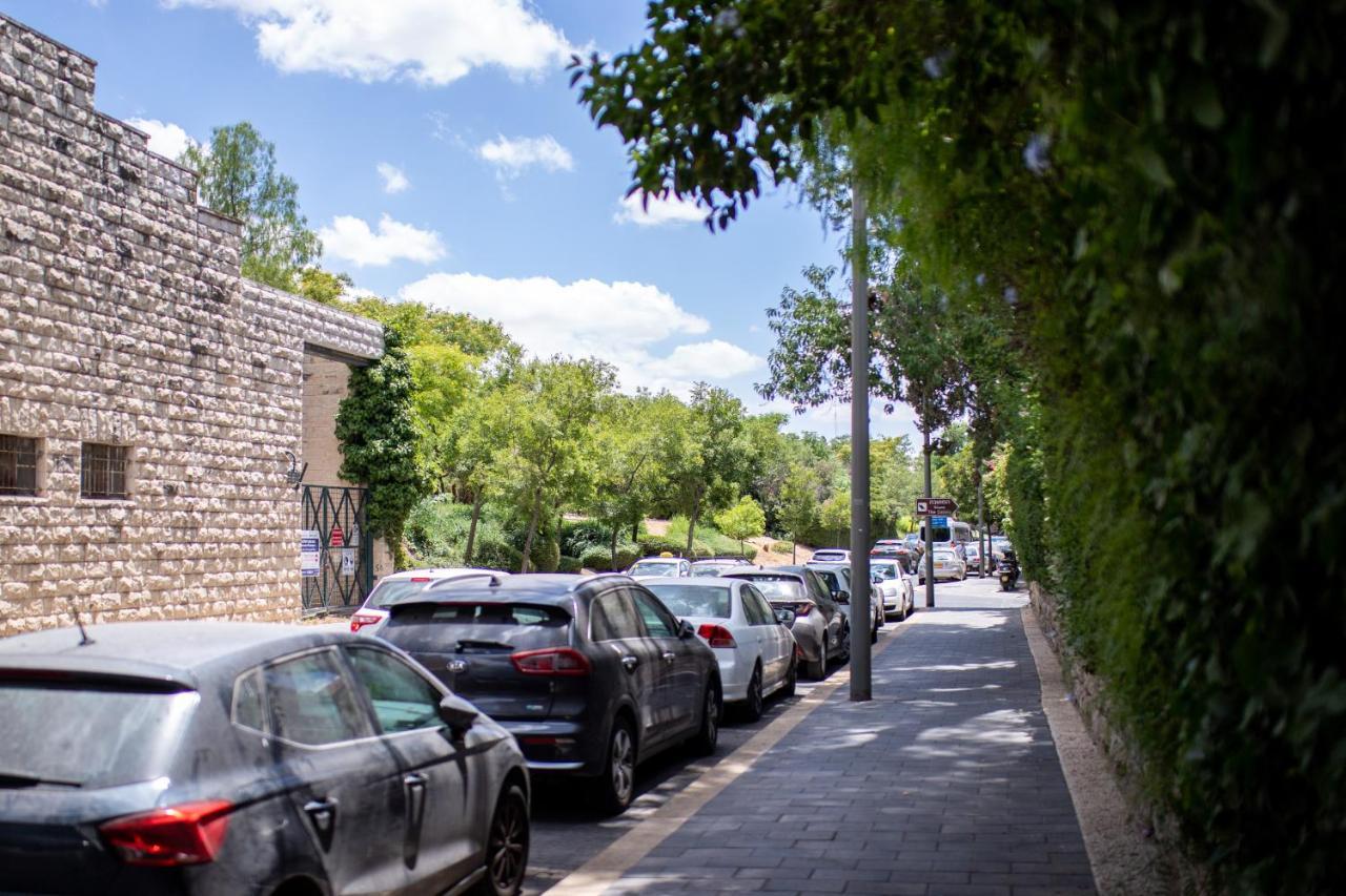 ירושלים Spacious By The Orient Hotel - 4 Bdr Apartment מראה חיצוני תמונה